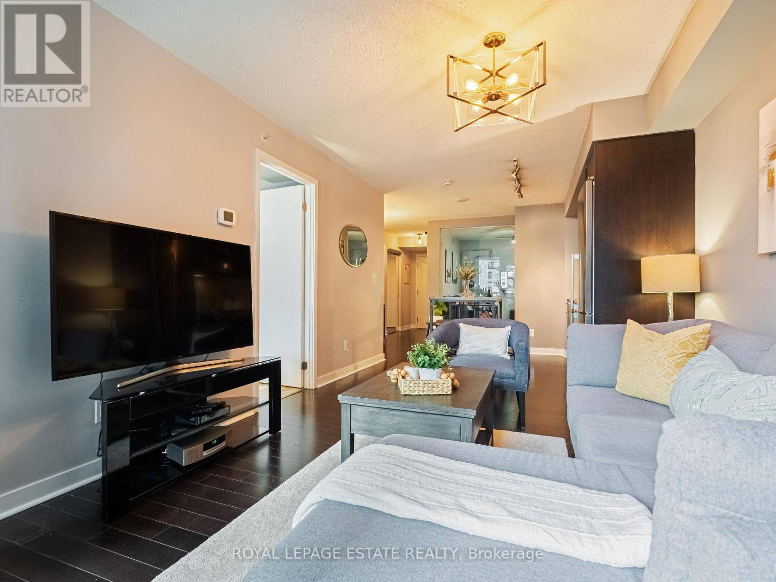 Toronto (waterfront Communities), ON M5V0L4,295 Adelaide ST West #313
