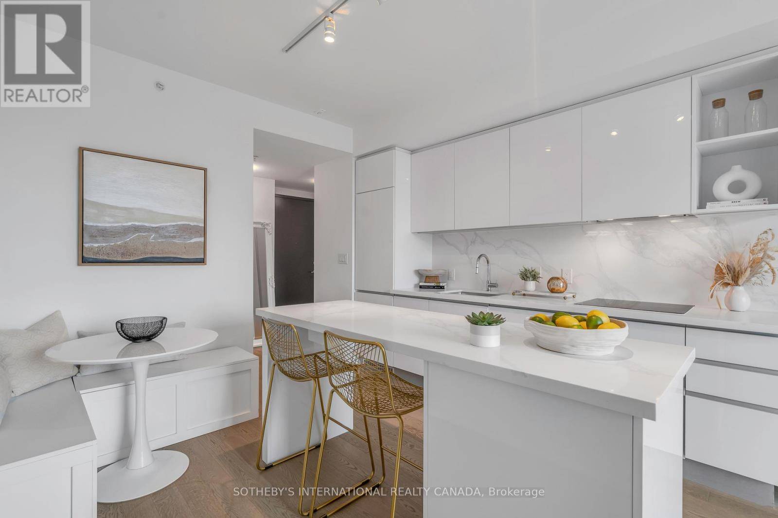 Toronto (casa Loma), ON M4V3E1,377 Madison AVE #407