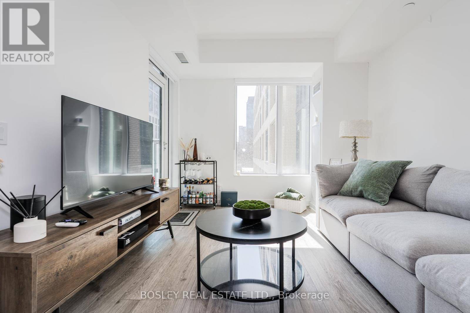 Toronto (waterfront Communities), ON M5V1Y6,543 Richmond ST West #314