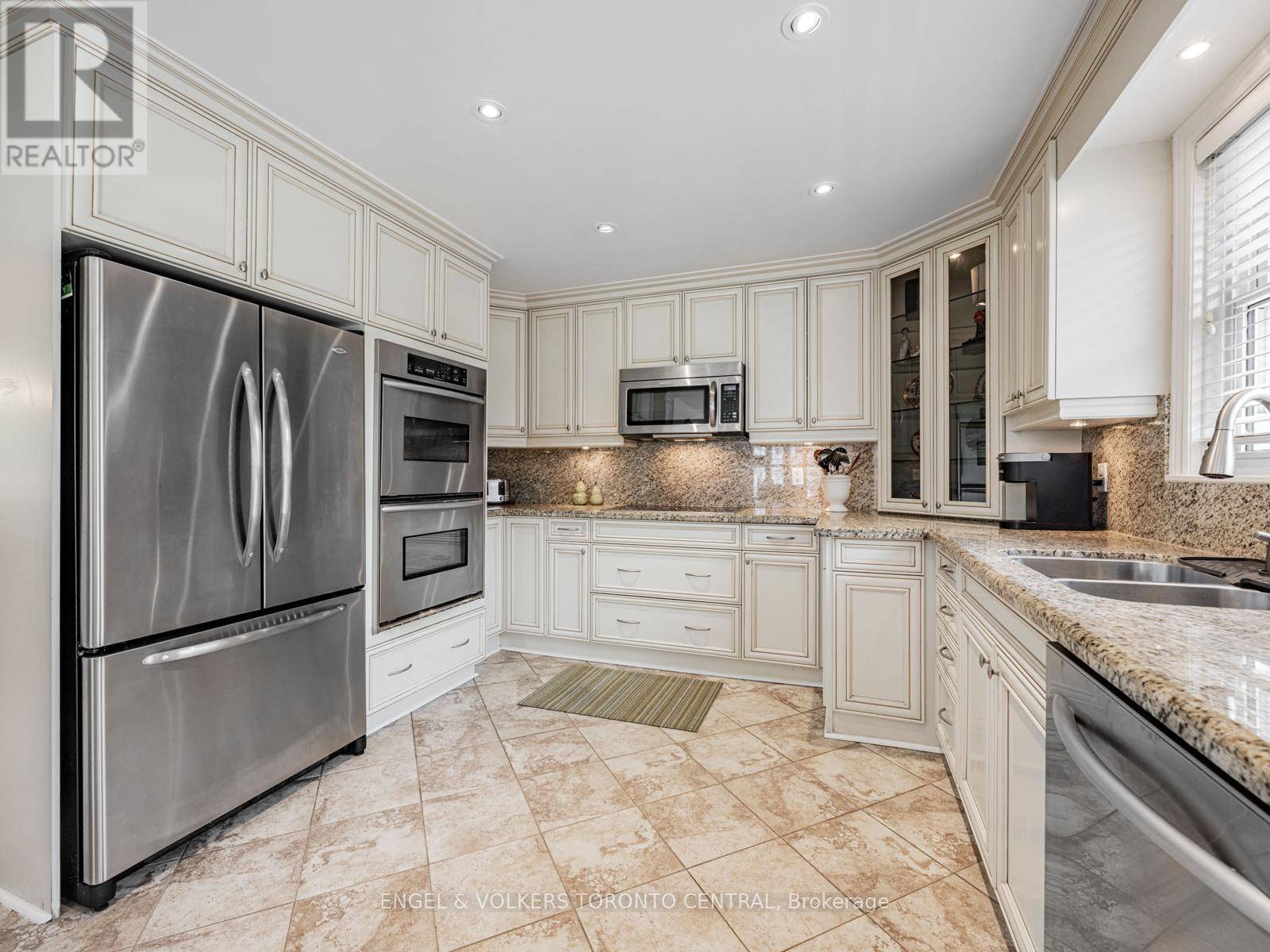 Toronto (bathurst Manor), ON M3H5P2,41 EVANSTON DRIVE