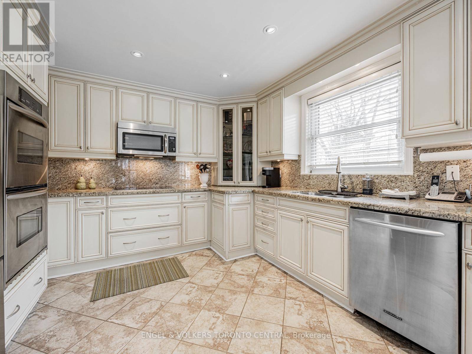 Toronto (bathurst Manor), ON M3H5P2,41 EVANSTON DRIVE