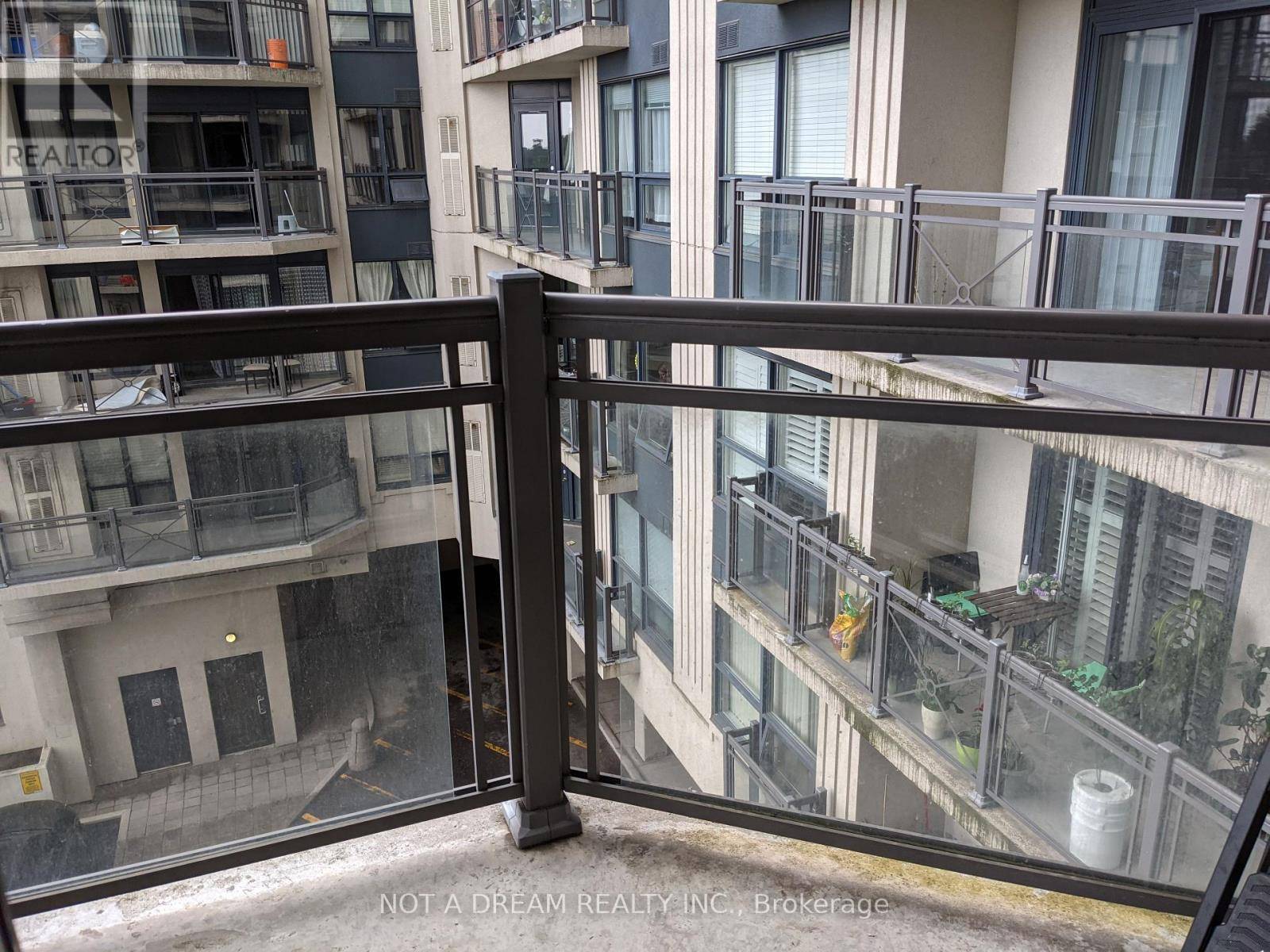 Toronto (bathurst Manor), ON M3H5V5,872 Sheppard AVE West #416