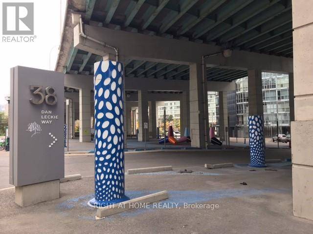 Toronto (waterfront Communities), ON M5V2V6,38 Dan Leckie WAY #202