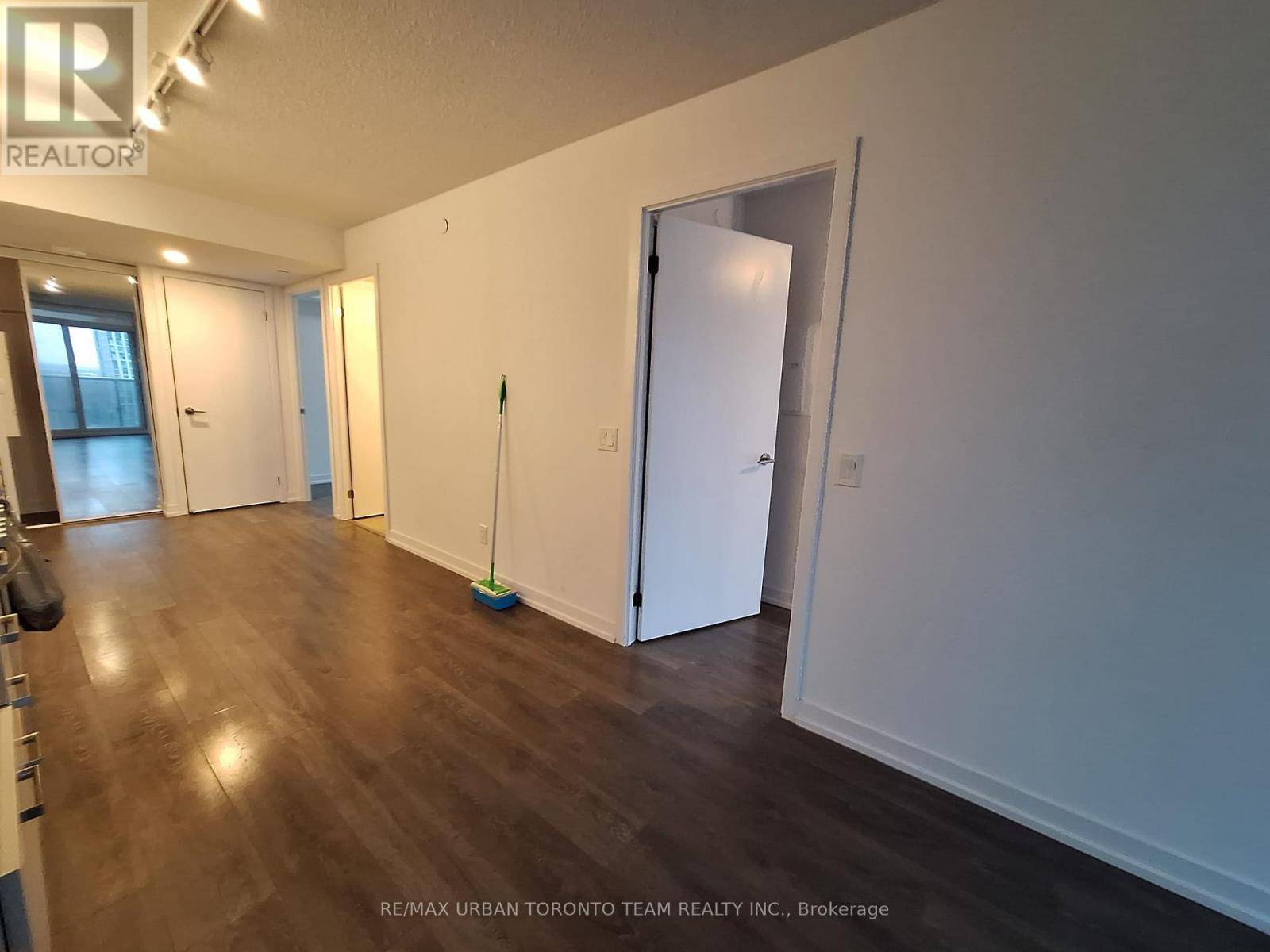 Toronto (mount Pleasant West), ON M4S0B5,125 Redpath AVE #1605