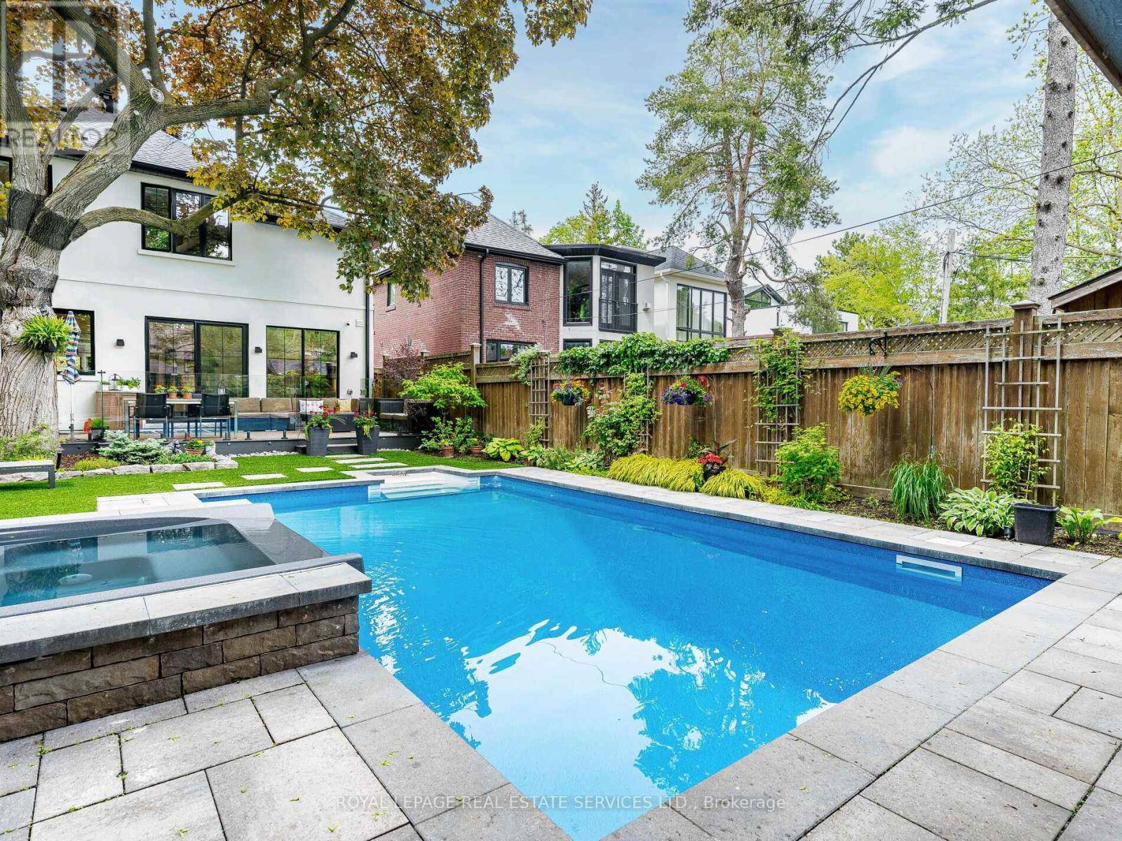 Toronto (forest Hill North), ON M5N1N1,529 BRIAR HILL AVENUE