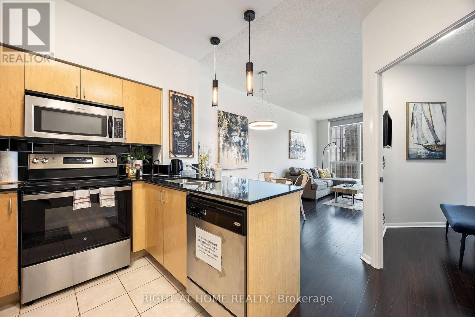 Toronto (waterfront Communities), ON M5E1Z8,18 Yonge ST #3602