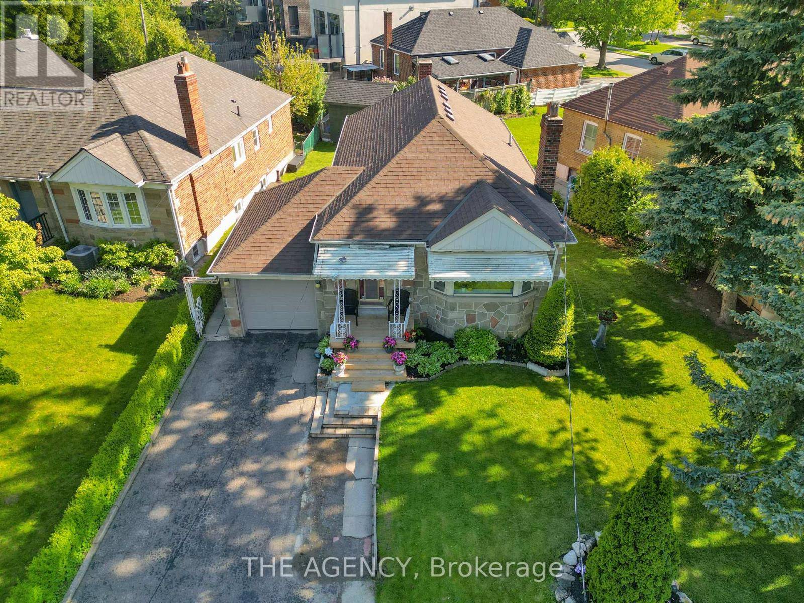 Toronto (bedford Park-nortown), ON M5M3M5,229 RIDLEY BOULEVARD