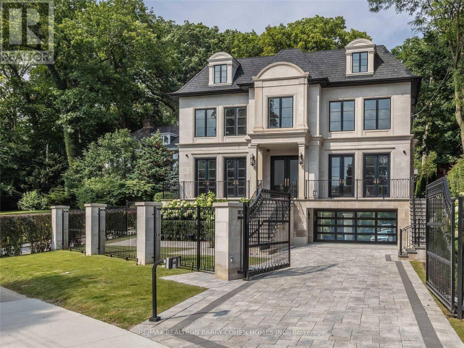 Toronto (casa Loma), ON M4V2S9,31 RUSSELL HILL ROAD