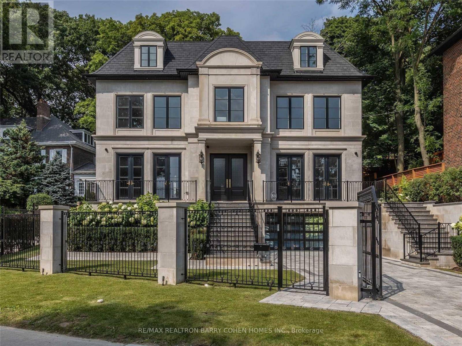Toronto (casa Loma), ON M4V2S9,31 RUSSELL HILL ROAD