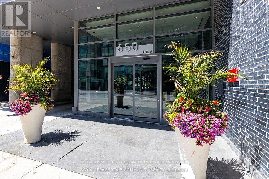 Toronto (waterfront Communities), ON M5V1M7,650 King ST West #211