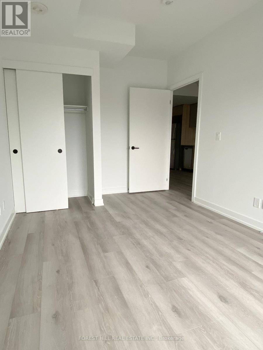 Toronto (humewood-cedarvale), ON M5P0A7,2000 Bathurst ST #410
