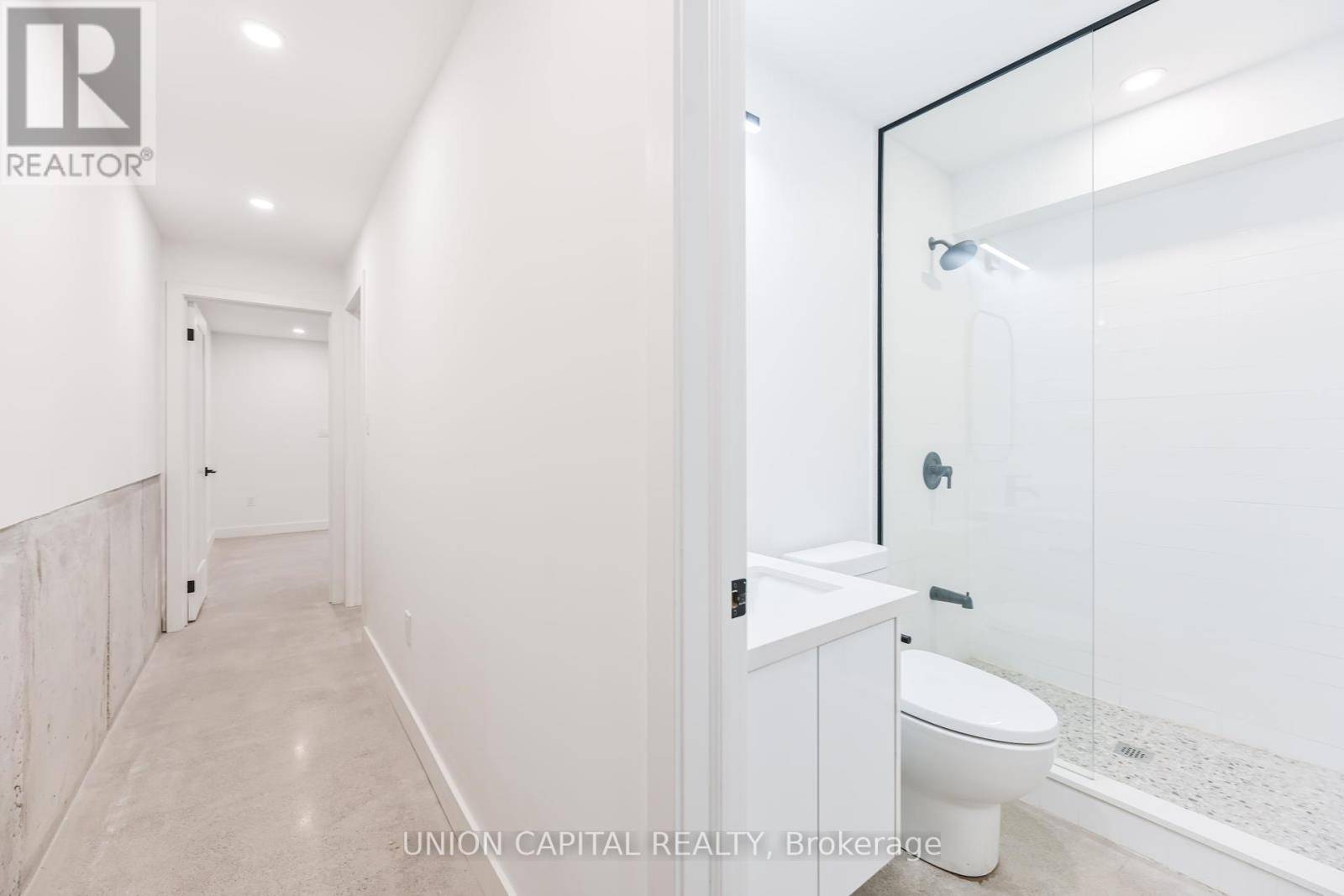 Toronto (little Portugal), ON M6J3C4,156 Dovercourt RD #1