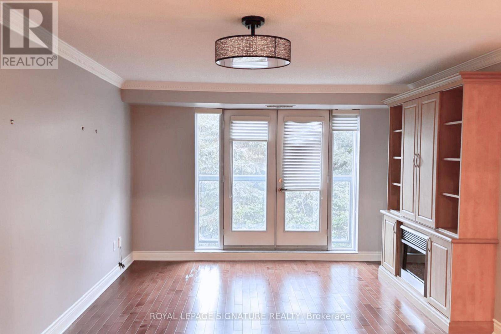 Toronto (forest Hill South), ON M5P3N2,800 Spadina RD #404