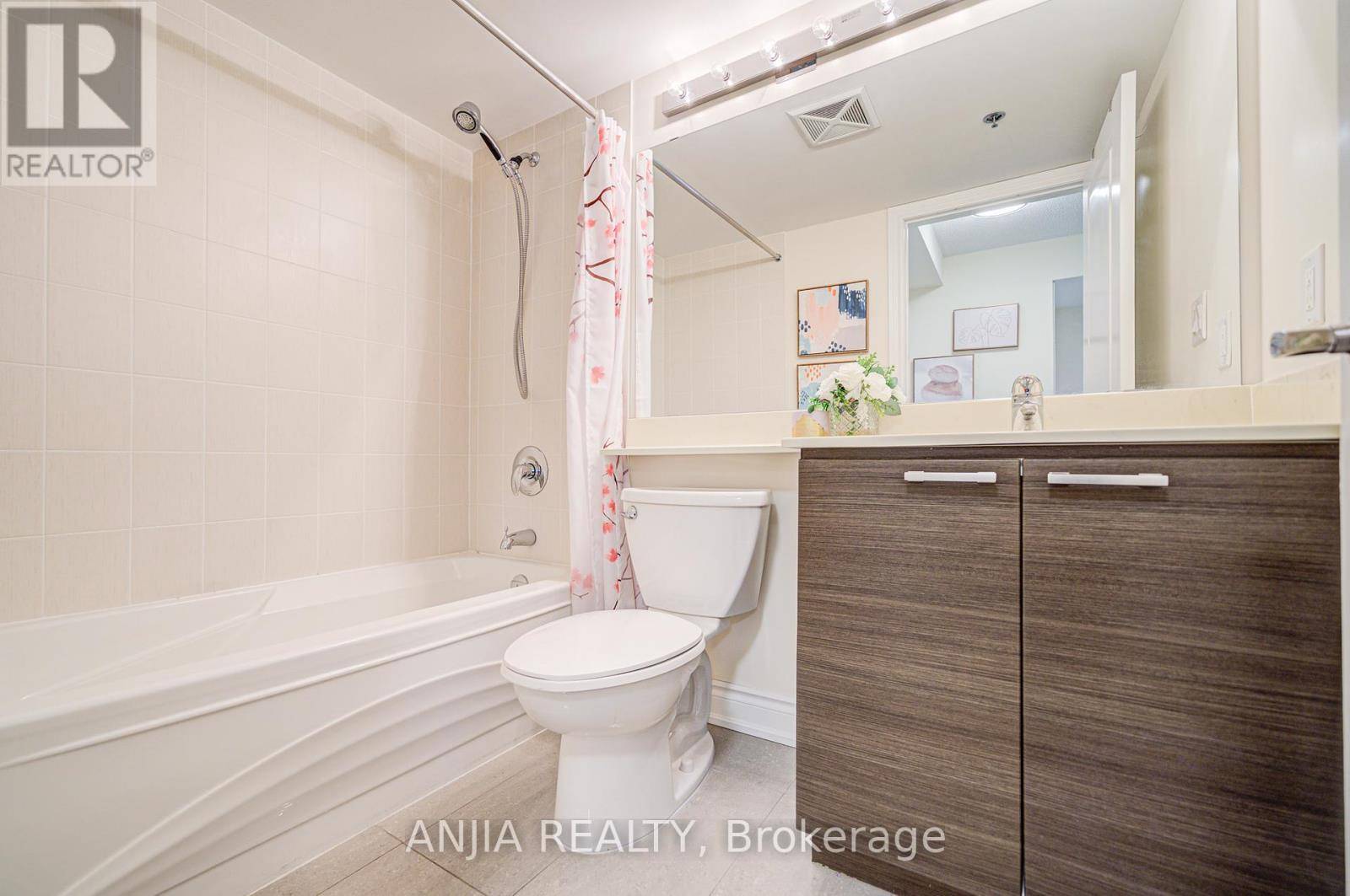 Toronto (bathurst Manor), ON M3H0B3,760 Sheppard AVE West #313
