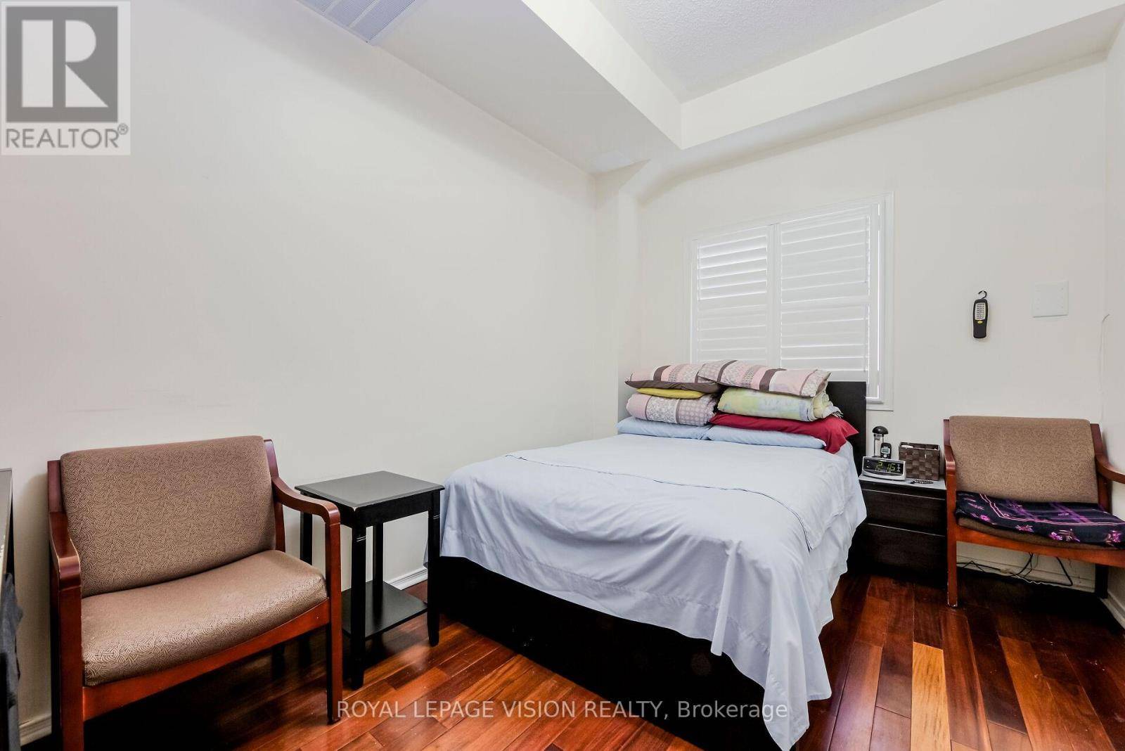 Toronto (victoria Village), ON M4A2X7,53 HOBSON AVENUE