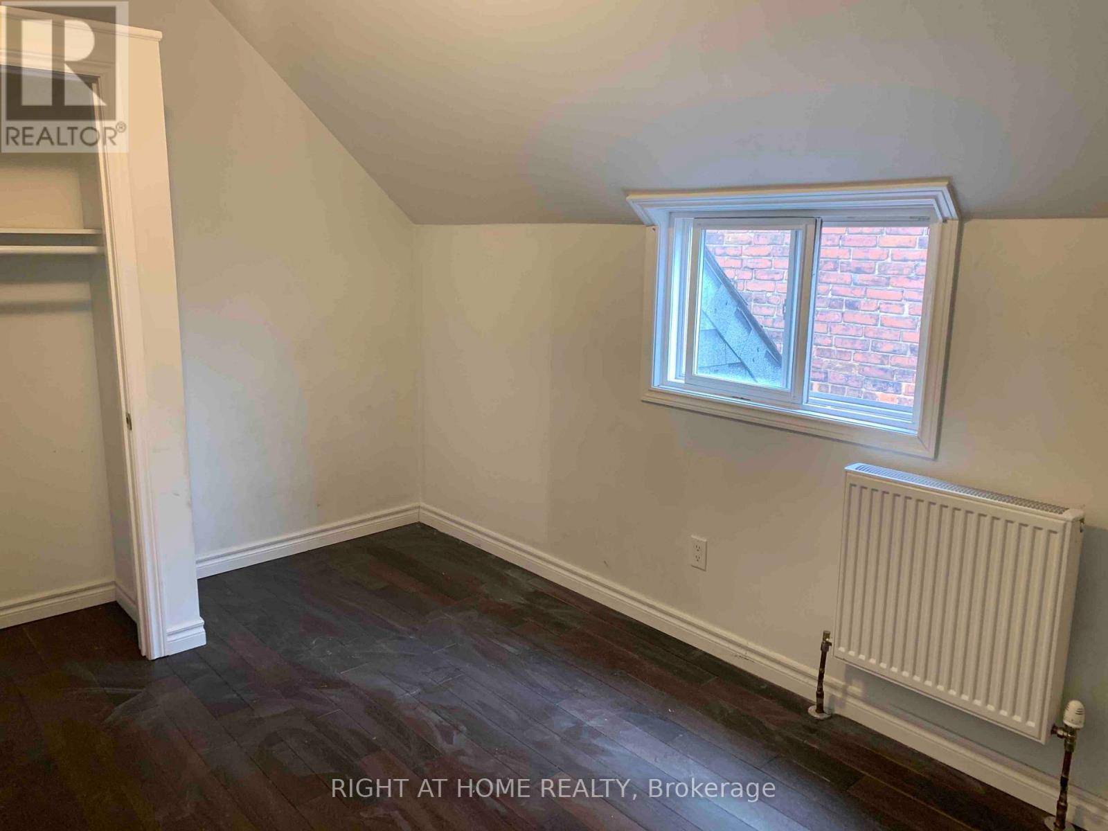 Toronto (palmerston-little Italy), ON M5S2P9,570 Bathurst ST #2