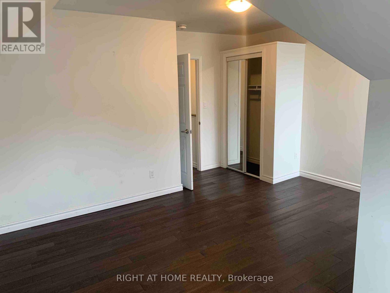Toronto (palmerston-little Italy), ON M5S2P9,570 Bathurst ST #2