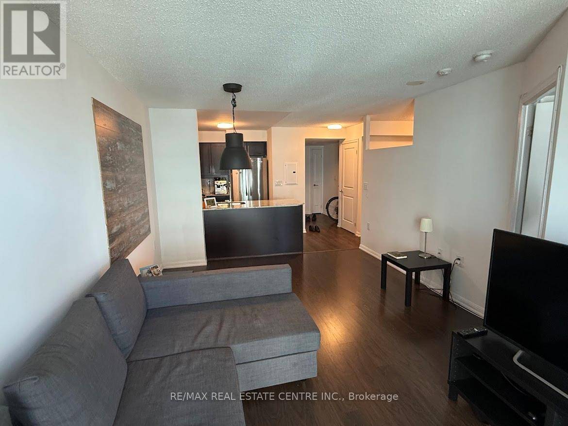 Toronto (niagara), ON M6K3R8,125 Western Battery RD #1705