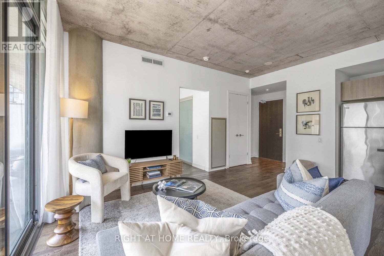 Toronto (waterfront Communities), ON M5V0H6,650 King ST West #706