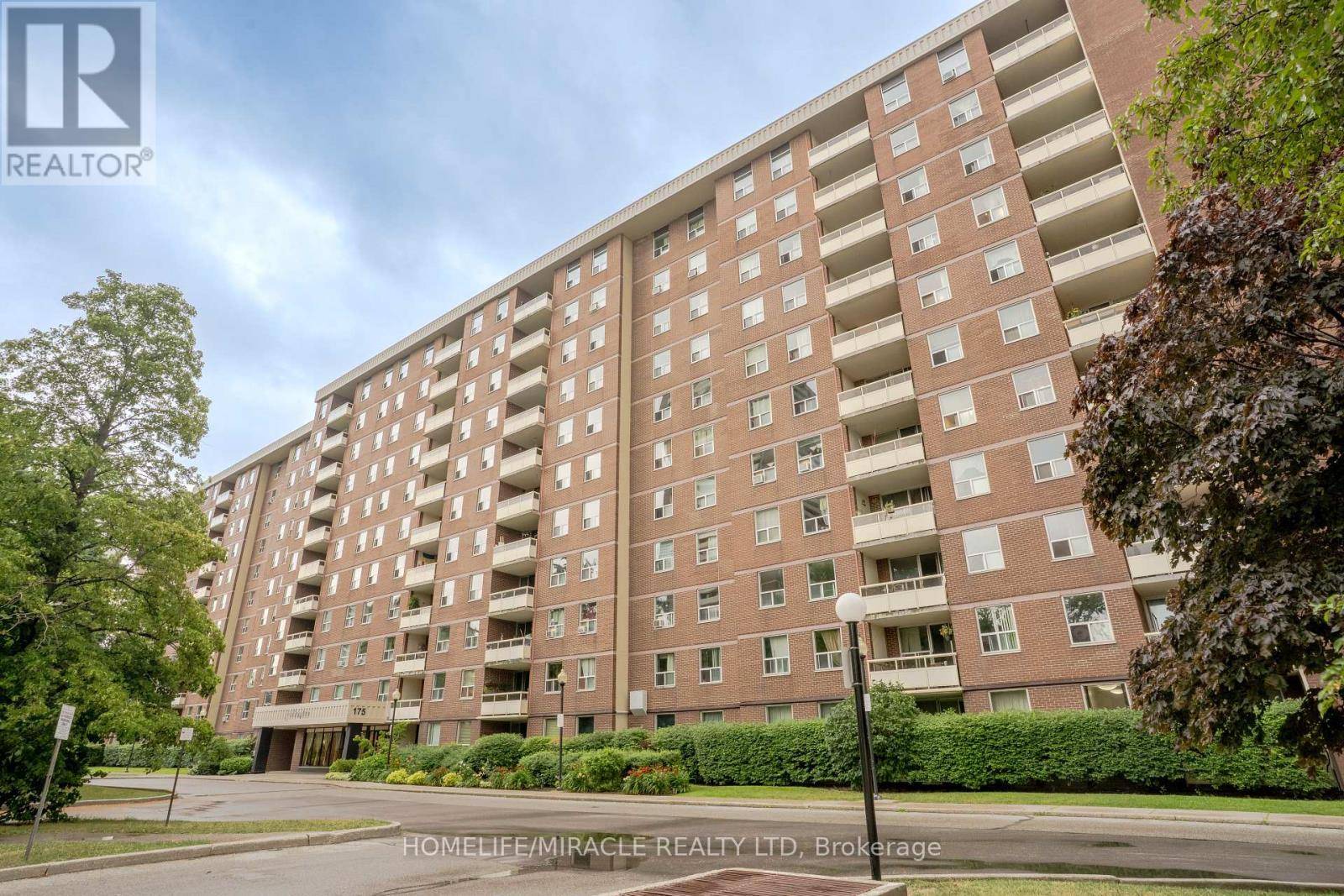 Toronto (newtonbrook West), ON M2M1V8,175 Hilda AVE #904