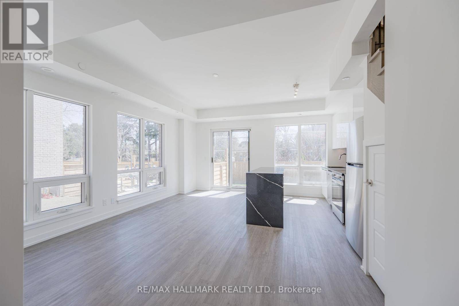 Toronto (bathurst Manor), ON M3H2T4,861 Sheppard AVE West #68
