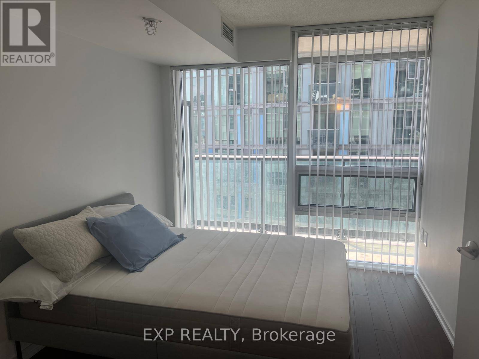 Toronto (little Portugal), ON M6J0C7,36 Lisgar ST #1212