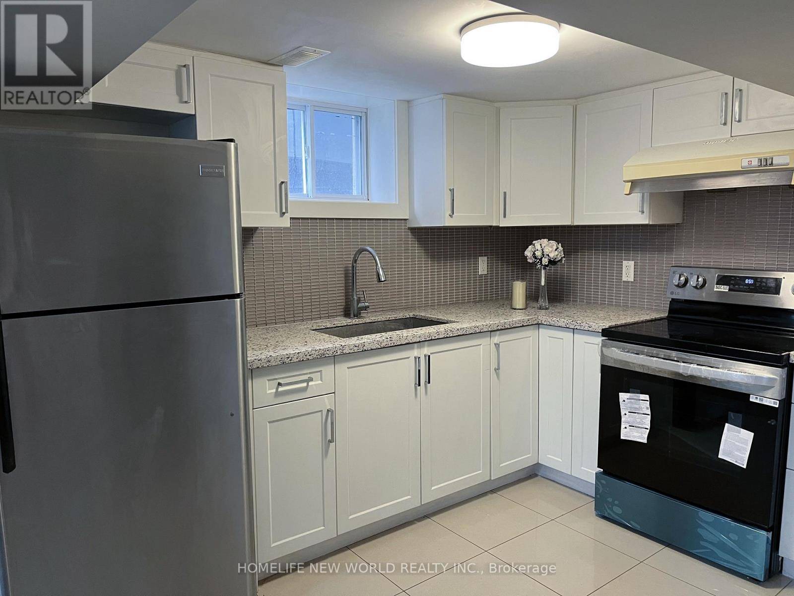 Toronto (willowdale East), ON M2N2V4,165 Avondale AVE #B2