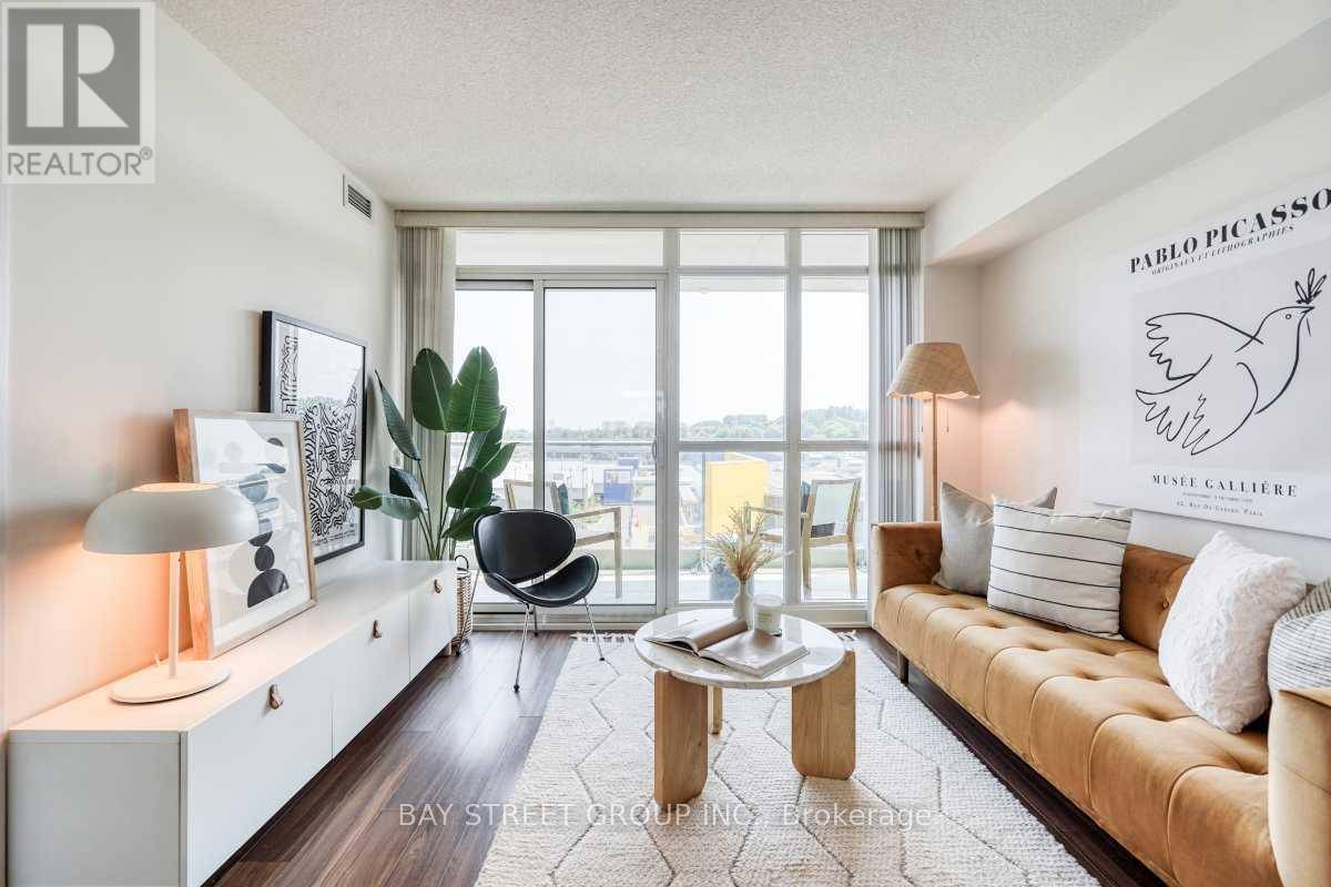 Toronto (bayview Village), ON M2K0B3,29 Singer CT #512
