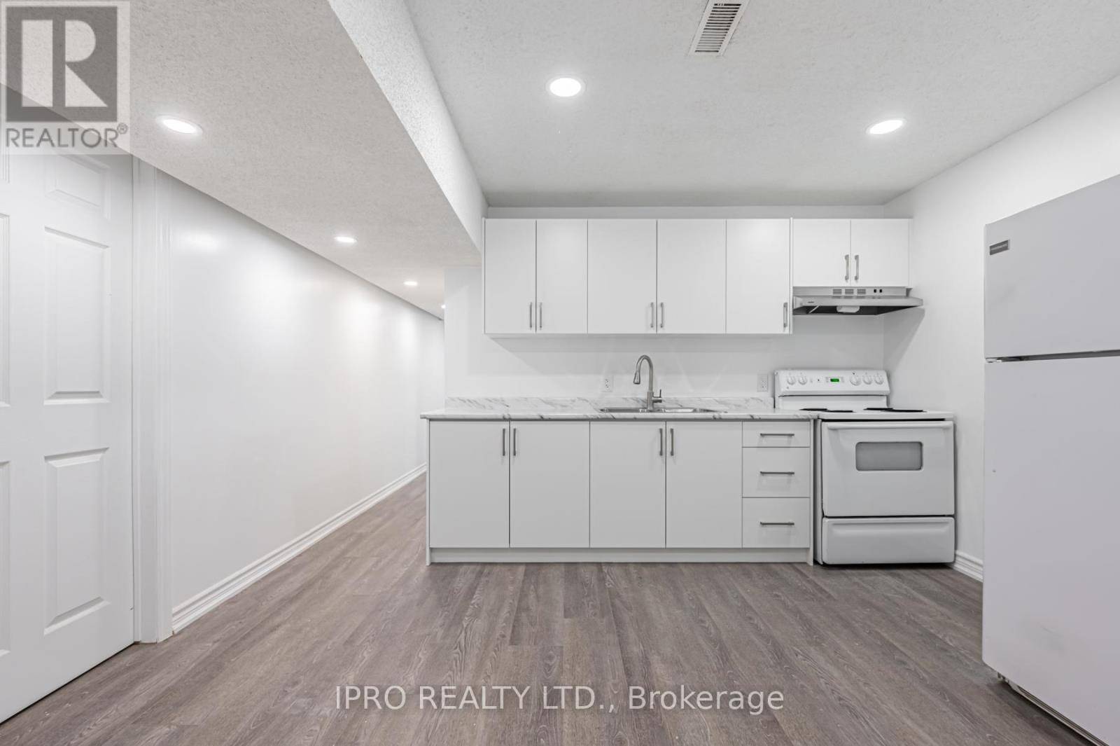 Toronto (clanton Park), ON M3H2J2,27 Danby AVE #2