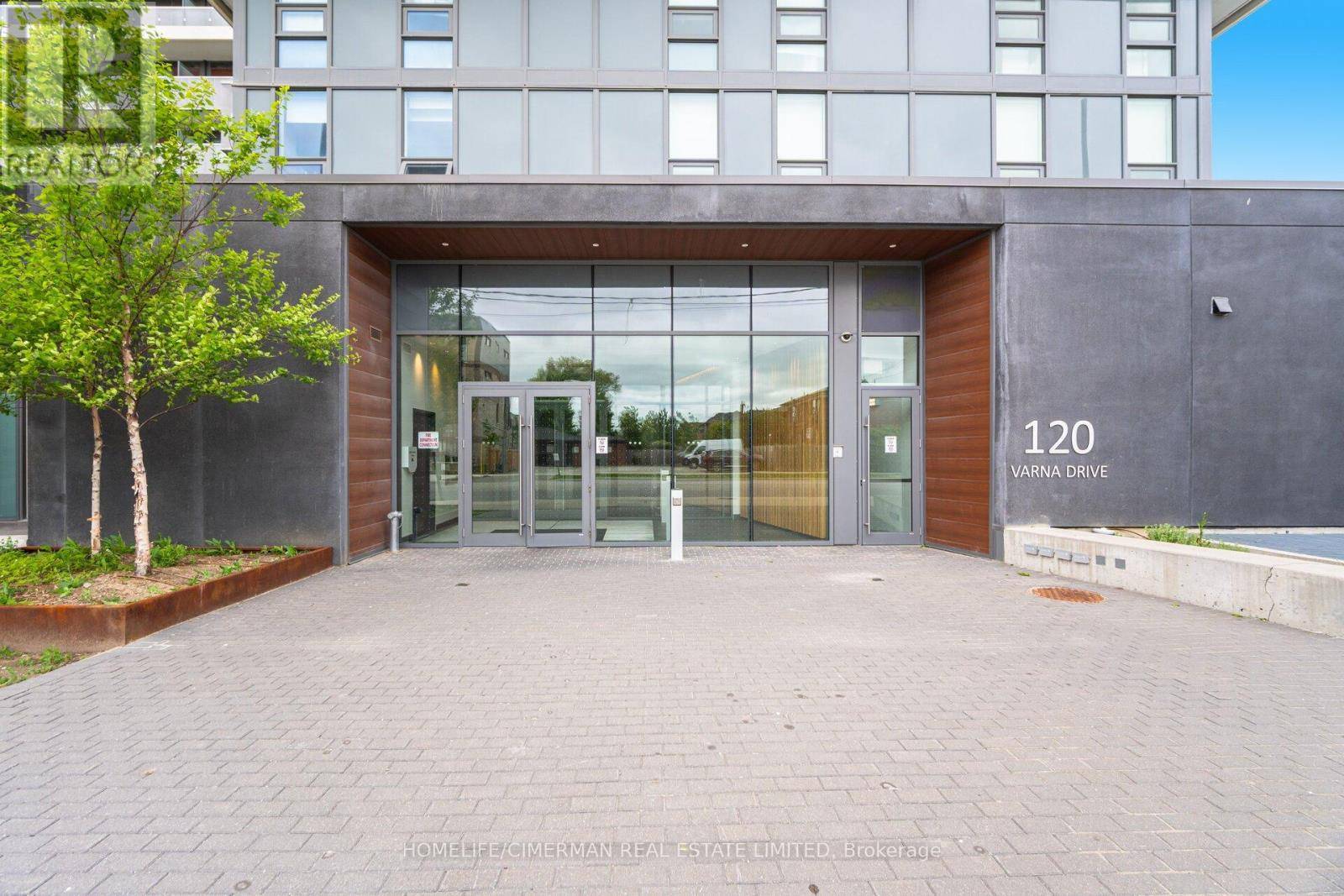 Toronto (englemount-lawrence), ON M6A0B3,120 Varna DR #405
