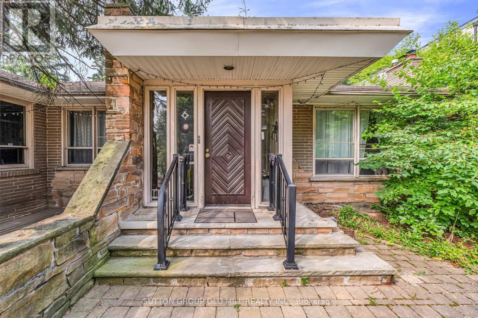 Toronto (banbury-don Mills), ON M3B2G4,8 BLAINE DRIVE N