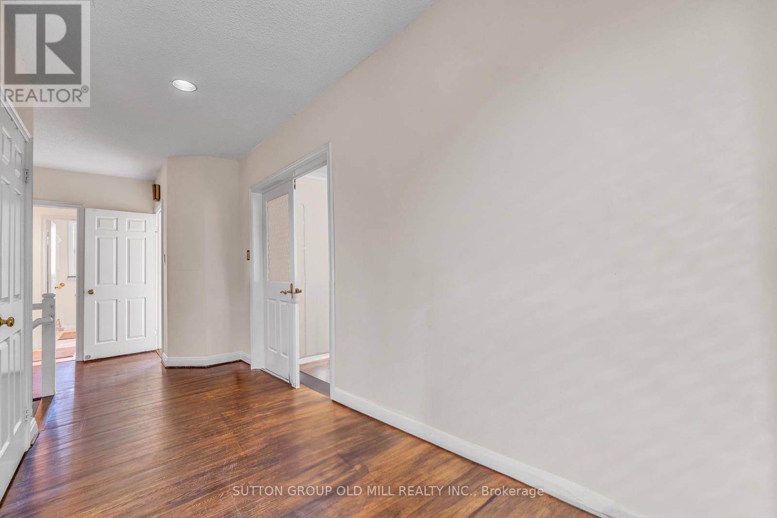 Toronto (banbury-don Mills), ON M3B2G4,8 BLAINE DRIVE N