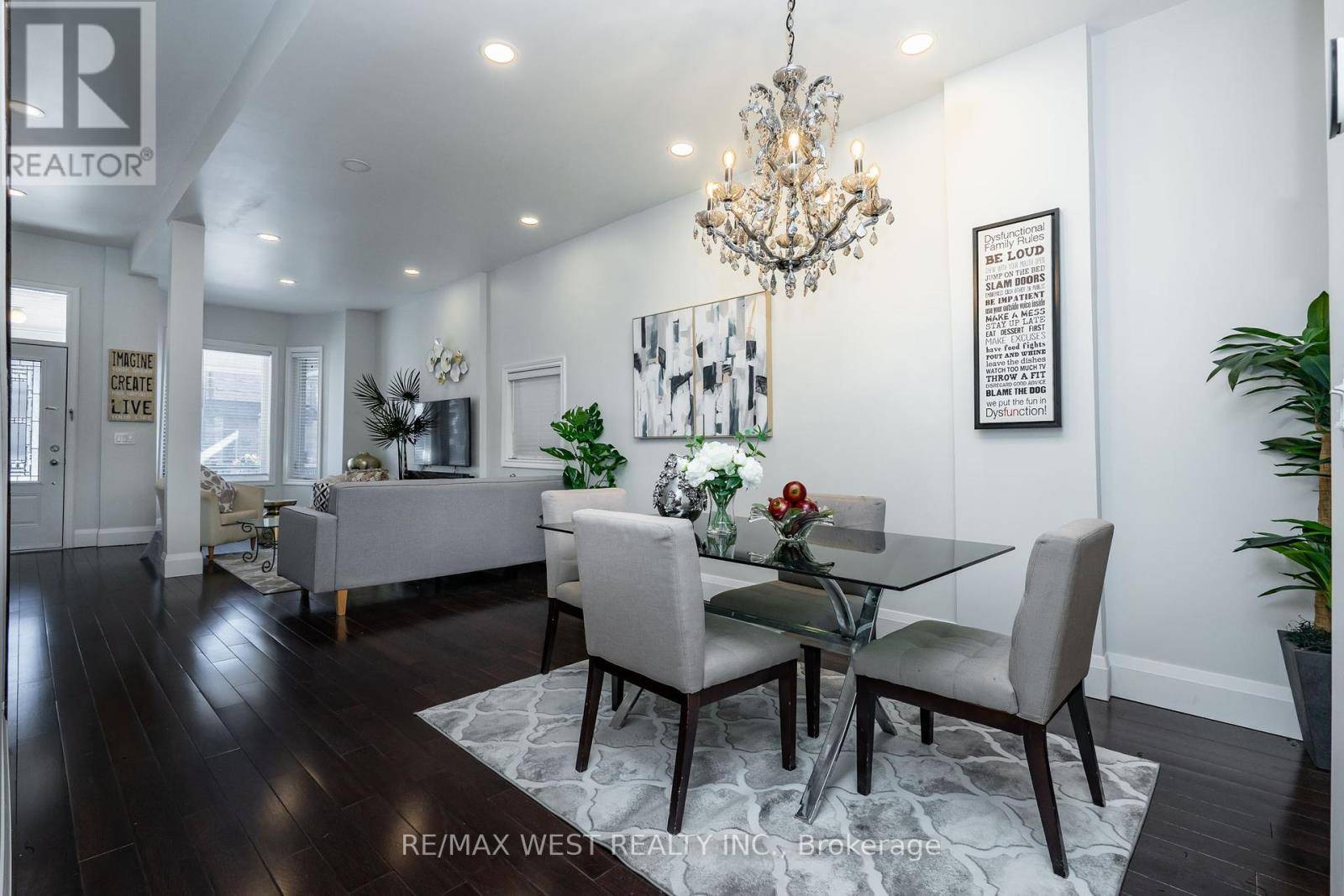 Toronto (little Portugal), ON M6K2A7,540 DUFFERIN STREET