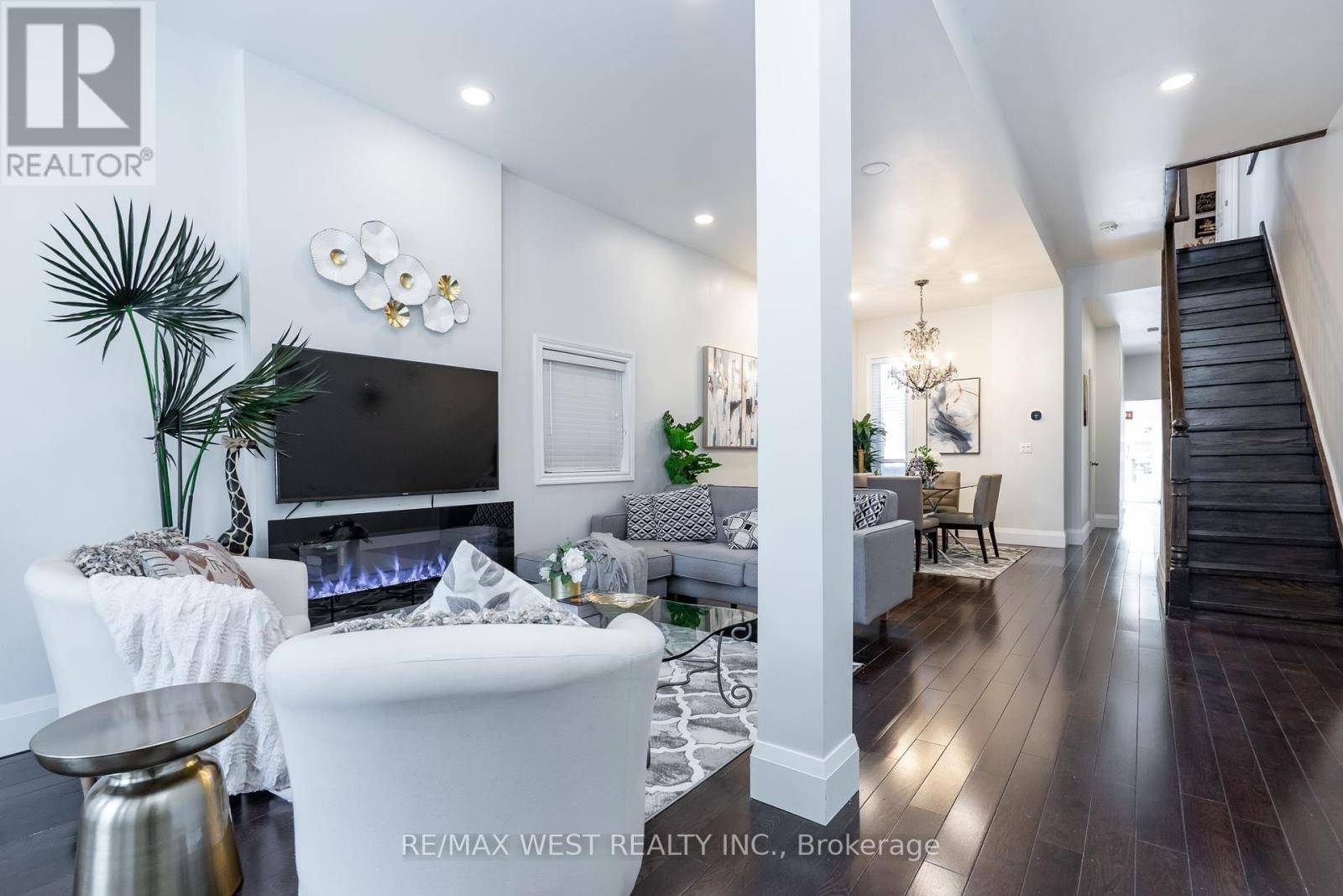 Toronto (little Portugal), ON M6K2A7,540 DUFFERIN STREET