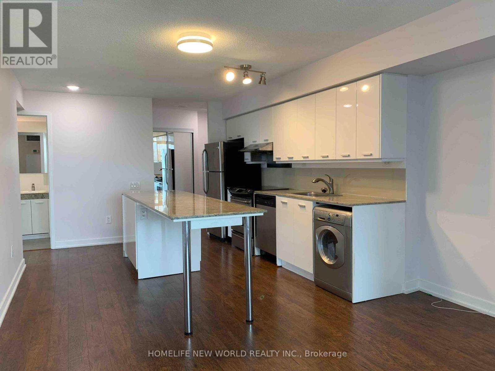 Toronto (bayview Village), ON M2K0B4,29 Singer CT #1709