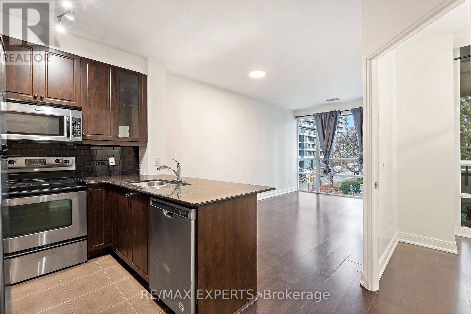Toronto (mount Pleasant West), ON M4P0A5,88 Broadway AVE #316