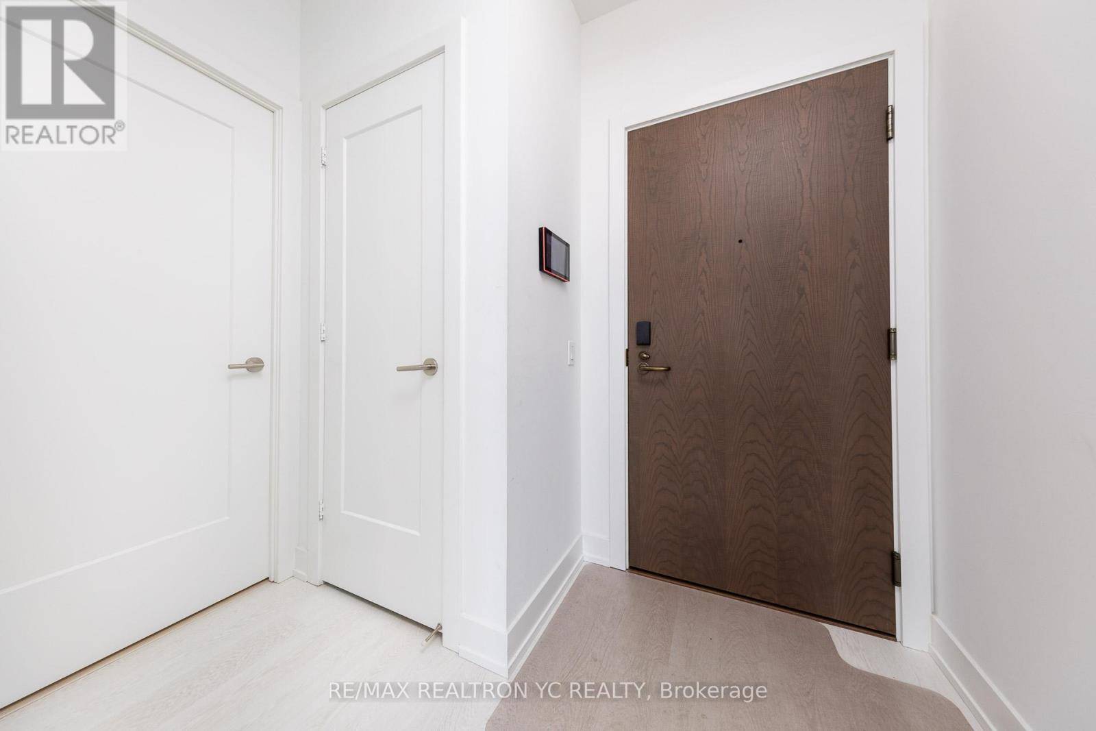 Toronto (banbury-don Mills), ON M3C0P8,20 Inn On The Park #436