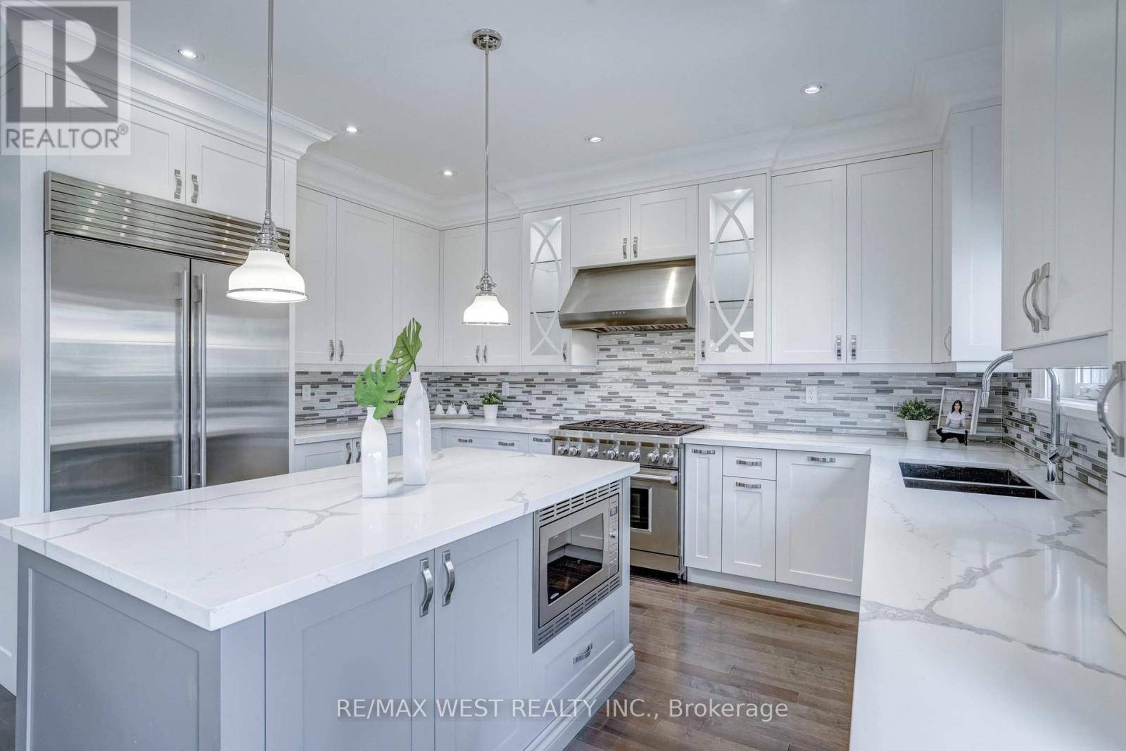 Toronto (bedford Park-nortown), ON M5M1B7,352B LAWRENCE AVENUE W