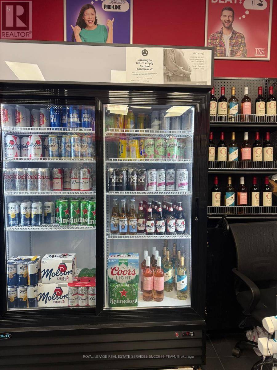 Toronto (waterfront Communities), ON M5V2L8,148 Spadina AVE #3