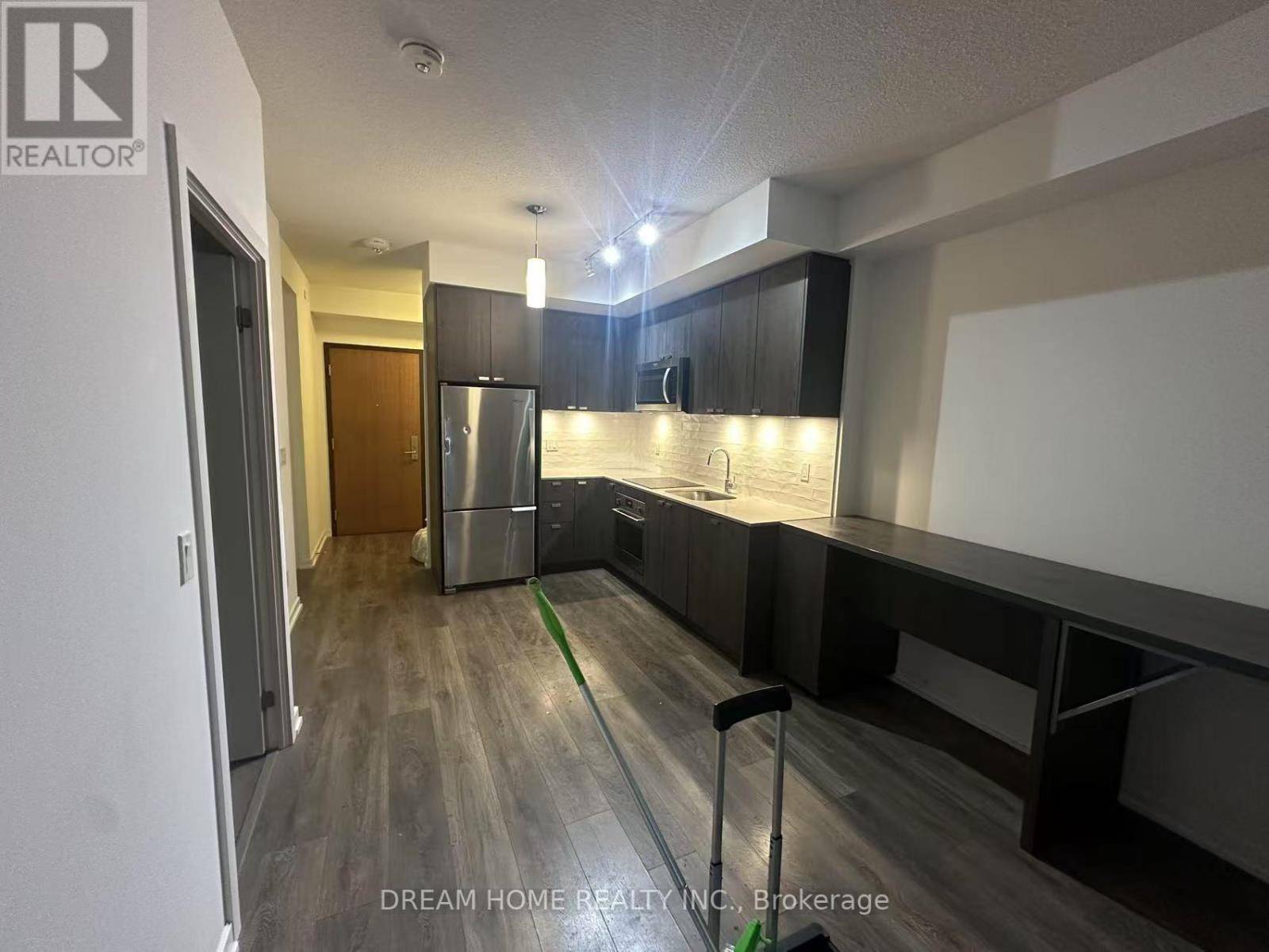 Toronto (henry Farm), ON M2J1M1,56 forest manor RD #709