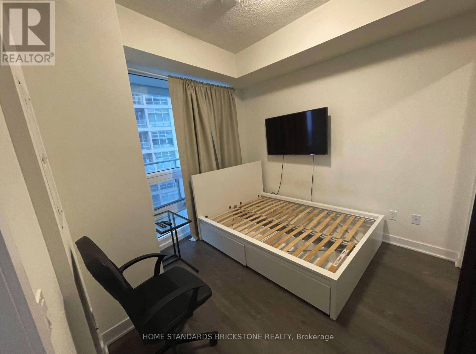 Toronto (mount Pleasant West), ON M4S2B4,2221 Yonge ST South #2704