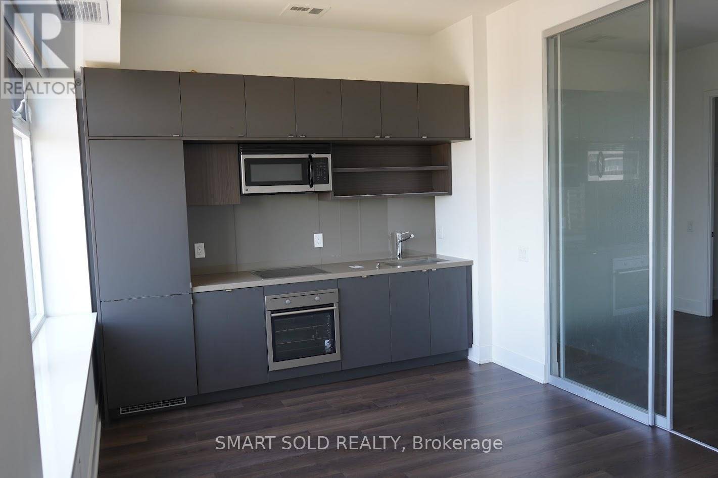 Toronto (yonge-st. Clair), ON M4V1N5,111 St Clair AVE West #1028