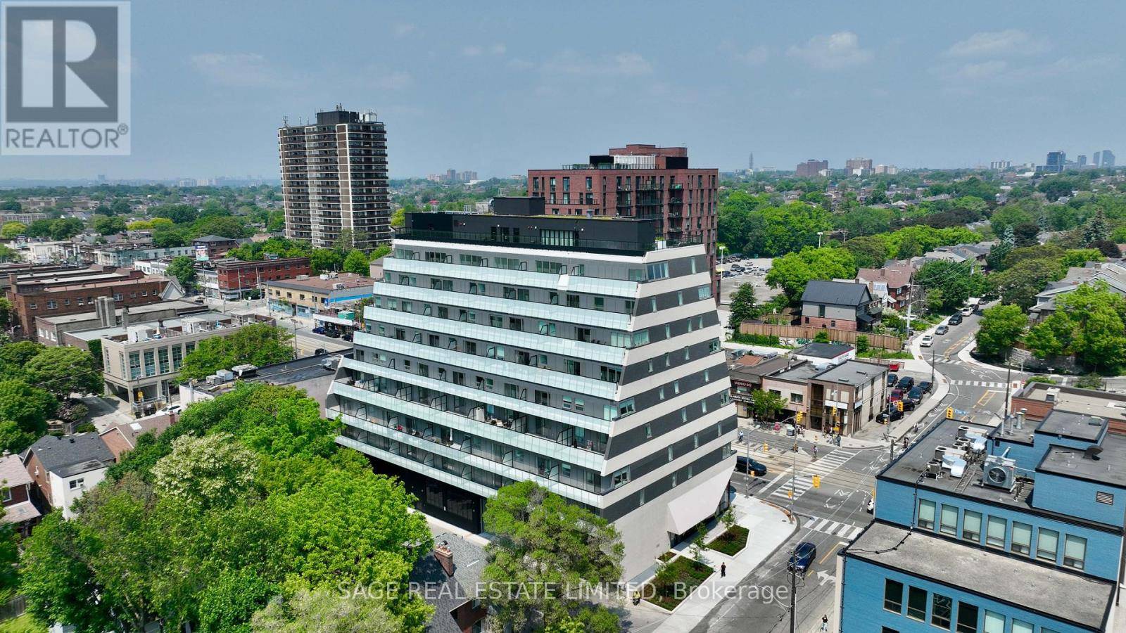 Toronto (wychwood), ON M6C1C4,863 St Clair AVE West #808