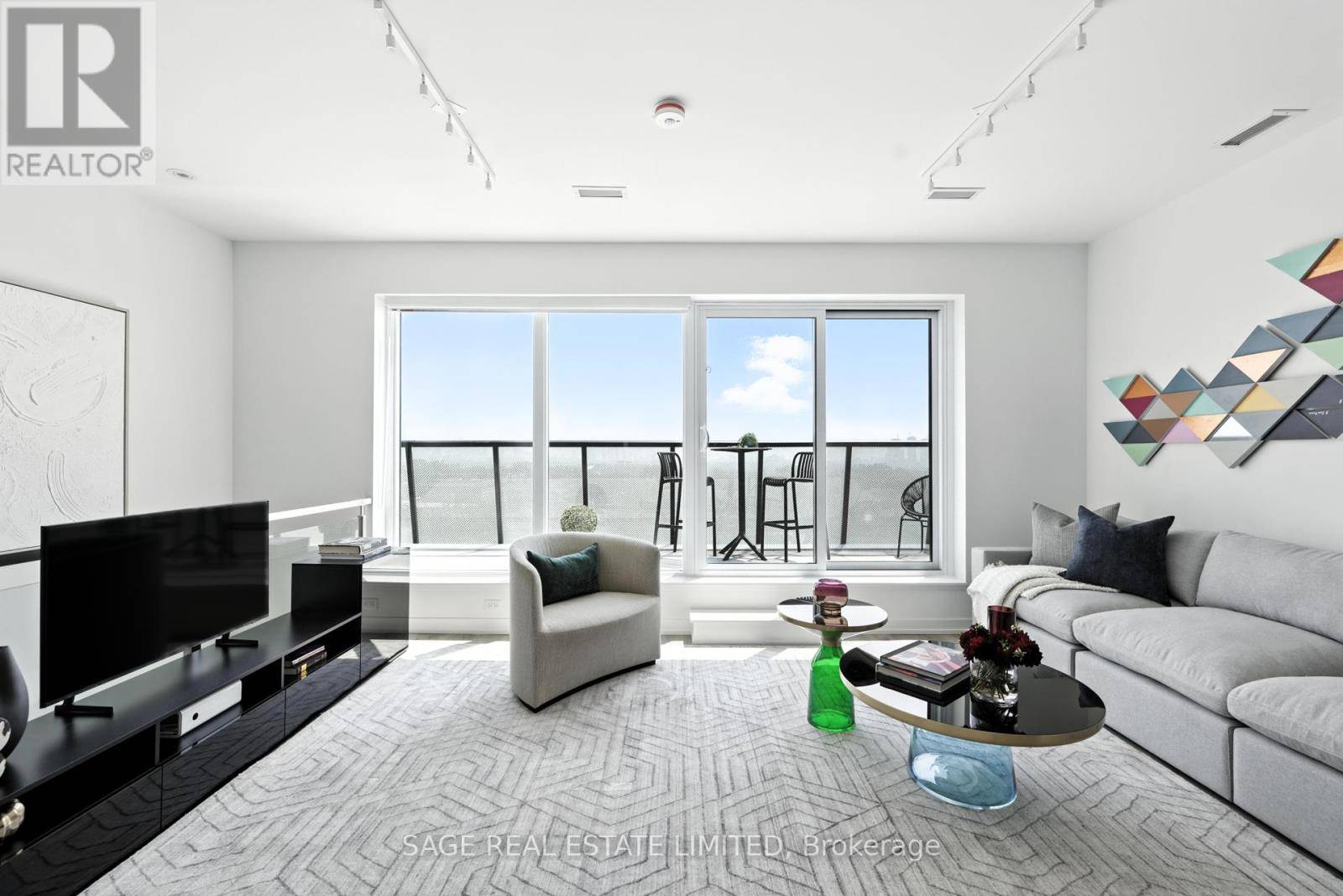 Toronto (wychwood), ON M6C1C4,863 St Clair AVE West #808