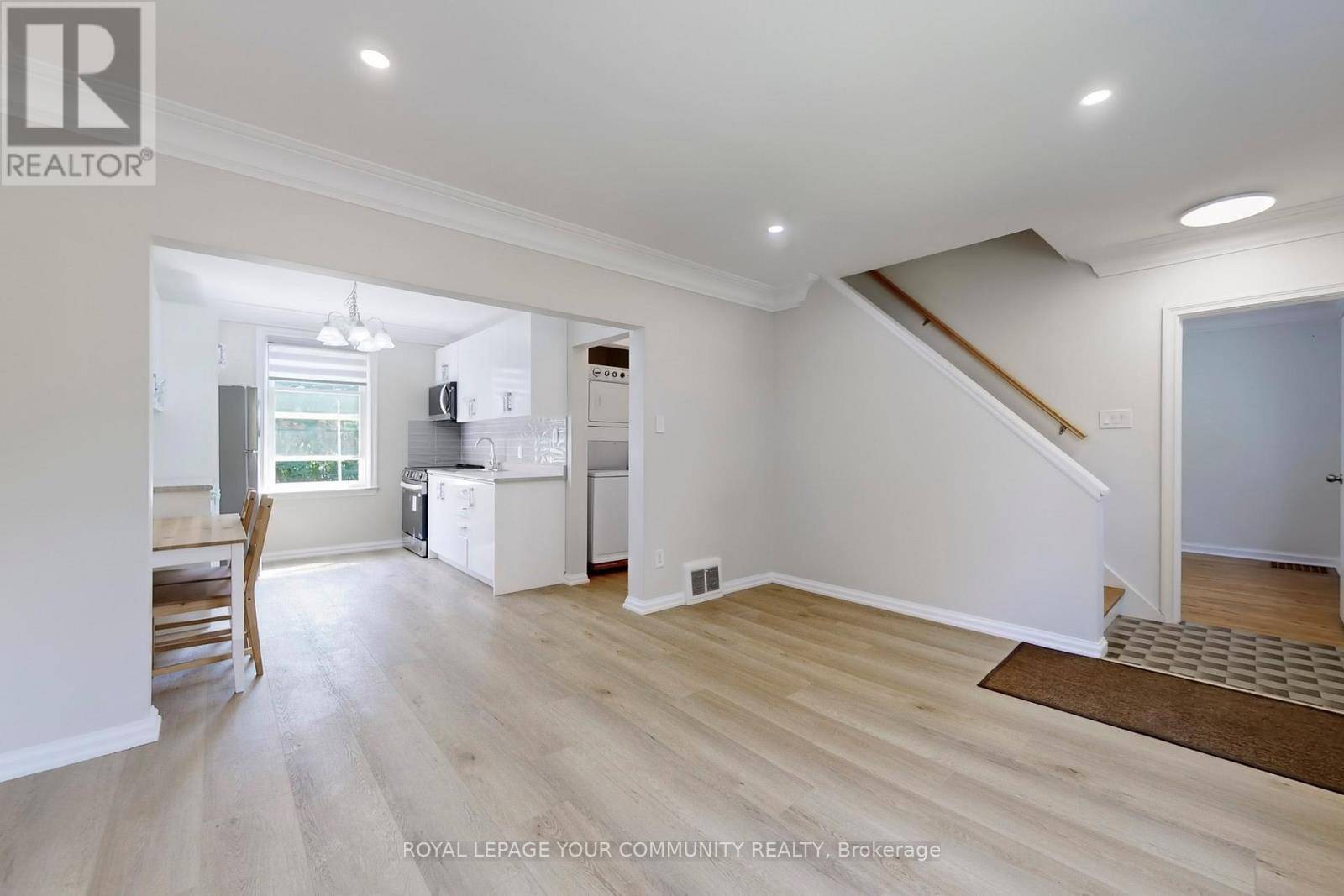 Toronto (newtonbrook West), ON M2M1K1,19 Homewood AVE #Upper