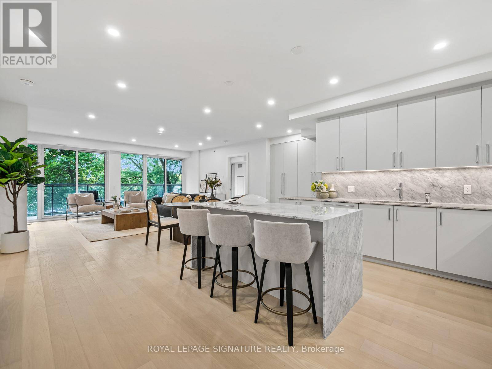 Toronto (yonge-st. Clair), ON M4V2G8,285 Avenue RD #304