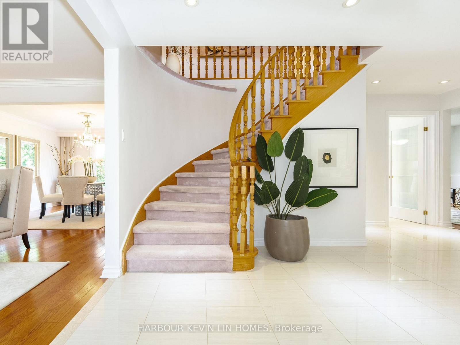 Toronto (newtonbrook East), ON M2M3H8,18 WHITMAN STREET
