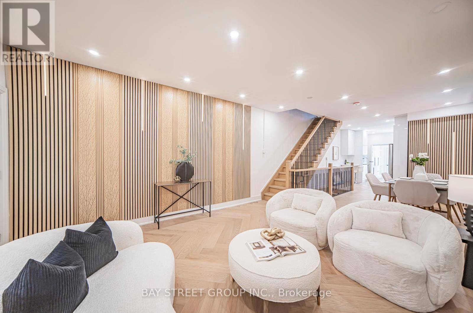 Toronto (trinity-bellwoods), ON M6J2S2,126 GRACE STREET