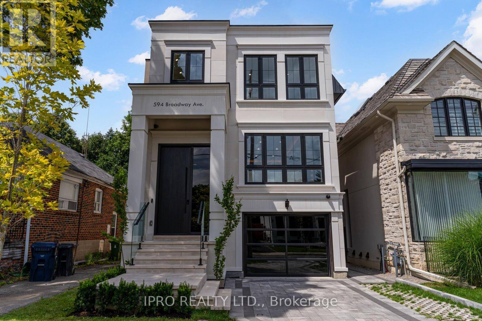 Toronto (leaside), ON M4G2S5,594 BROADWAY AVENUE