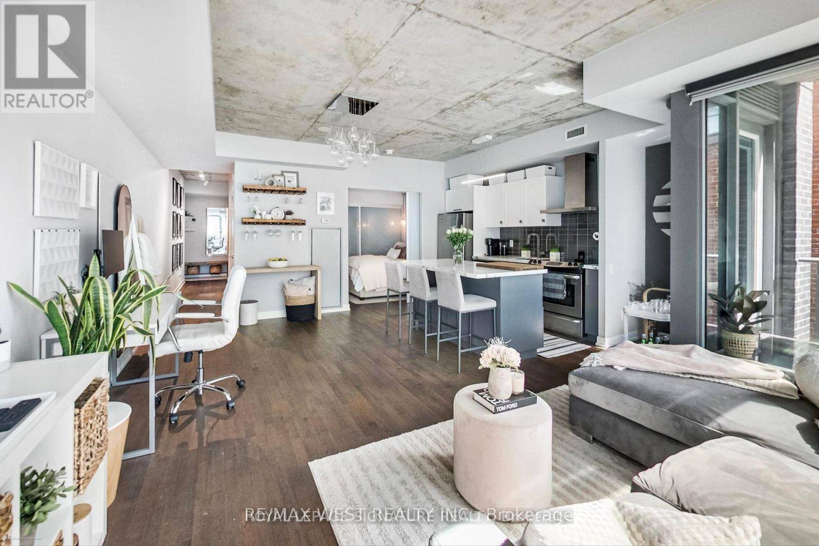 Toronto (waterfront Communities), ON M5V0H6,650 King ST West #310